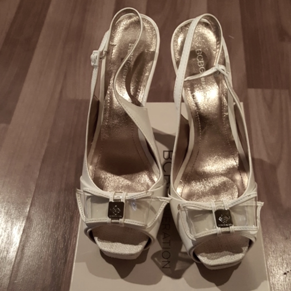 BCBG WHITE EUC PEEP-TOE SLING BACK HEEL